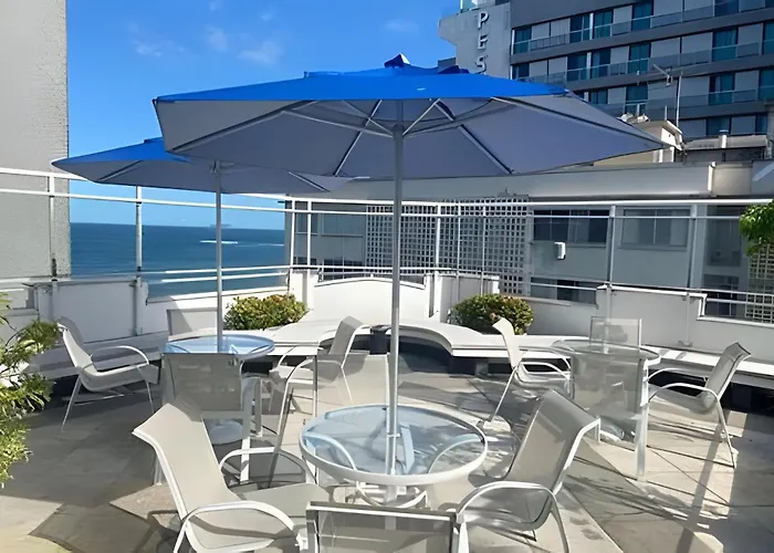 Apartamento Copacabana na quadra da praia, prédio com serviços - Posto 4 Rio de Janeiro